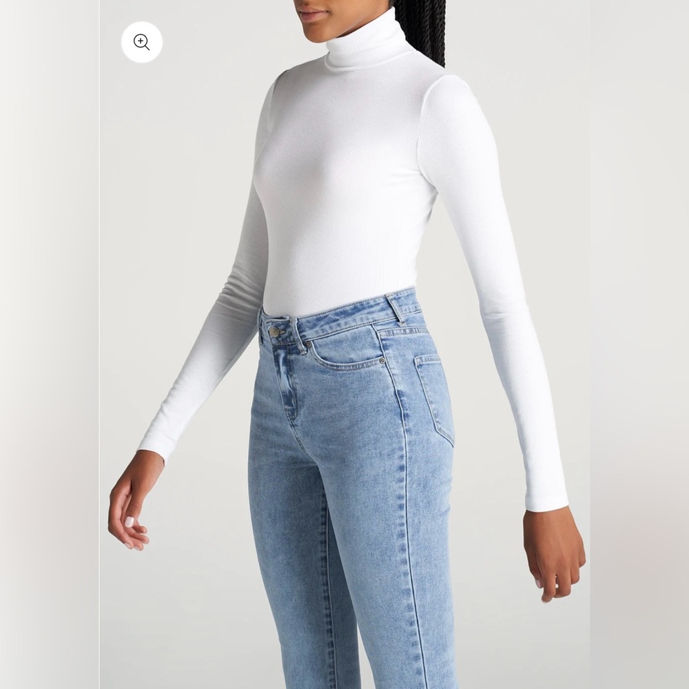 American Tall Turtleneck 🤍 - Picture 2 of 14